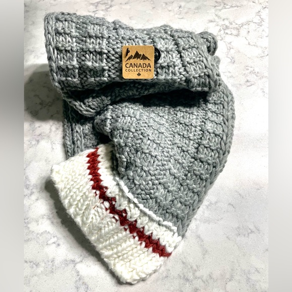 Knit Canadiana Scarf 🇨🇦 - Picture 2 of 5